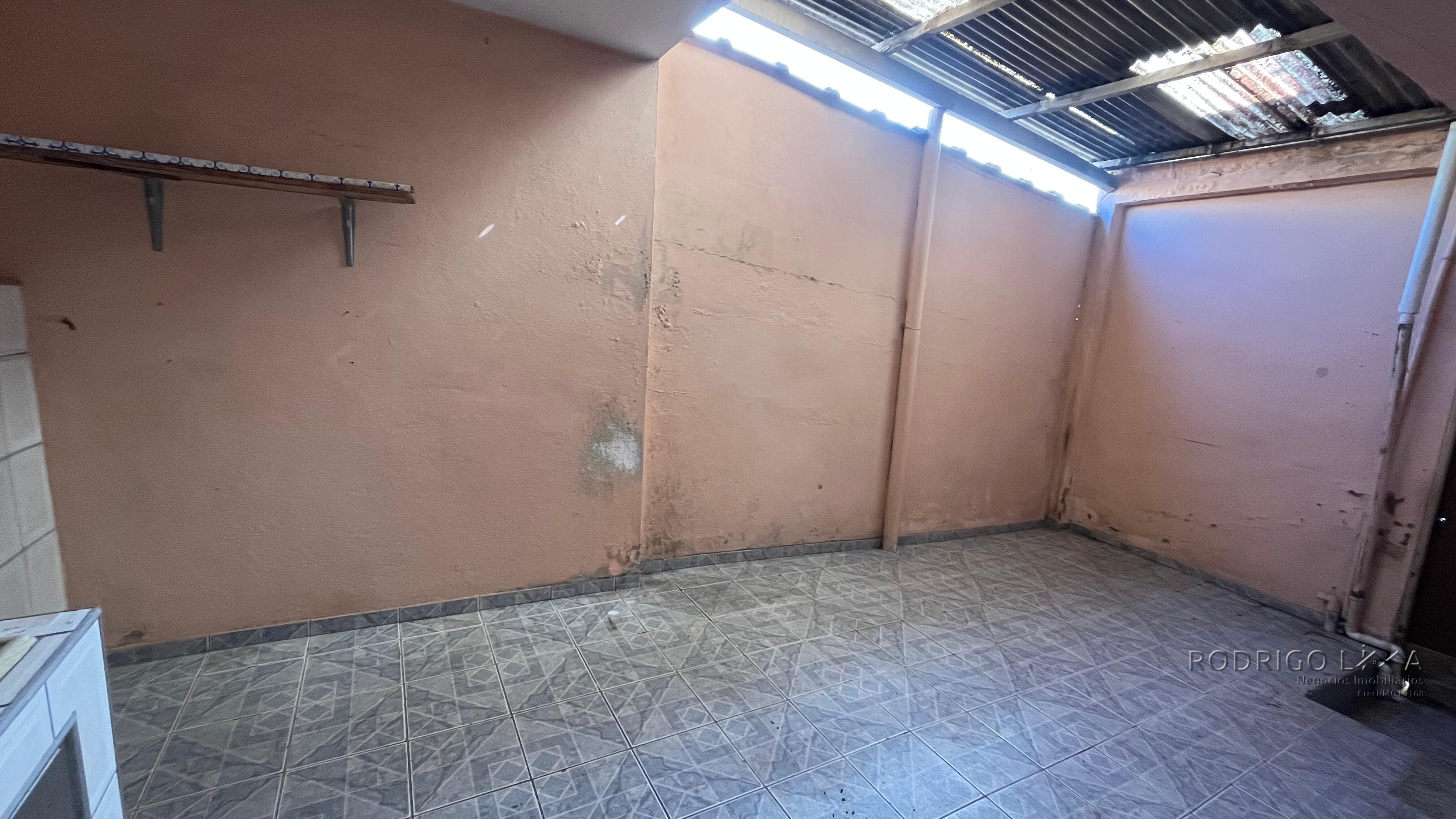 Duas casas para venda em São Lourenço MG