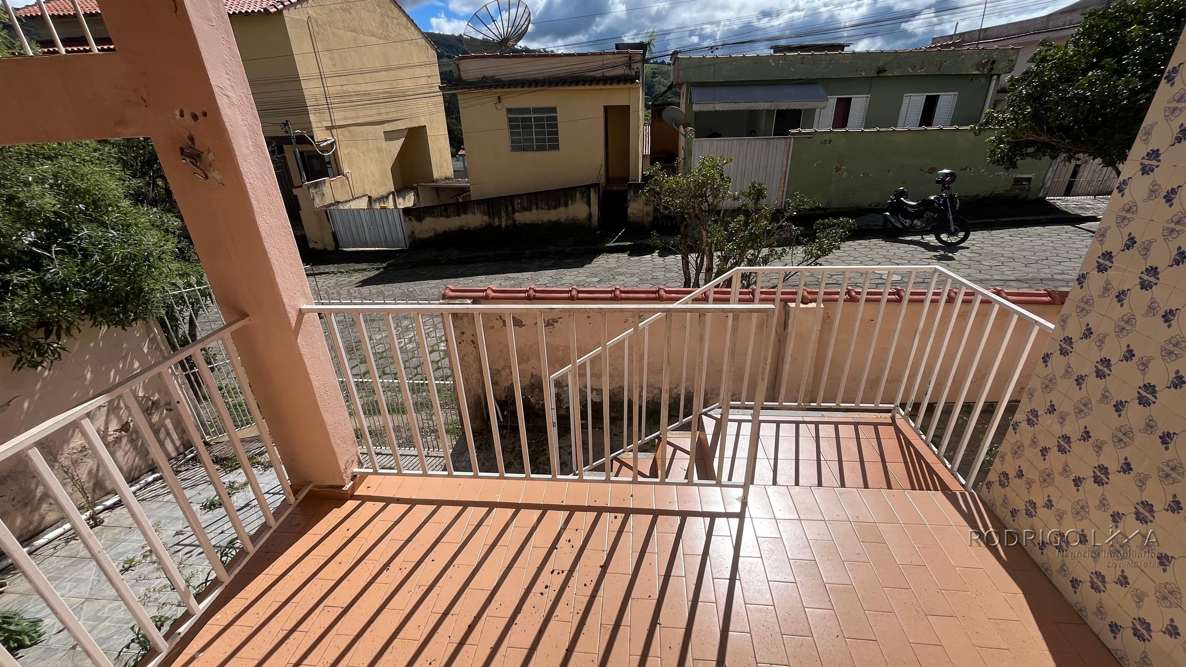 Duas casas para venda em São Lourenço MG