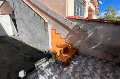 Duas casas para venda em São Lourenço MG