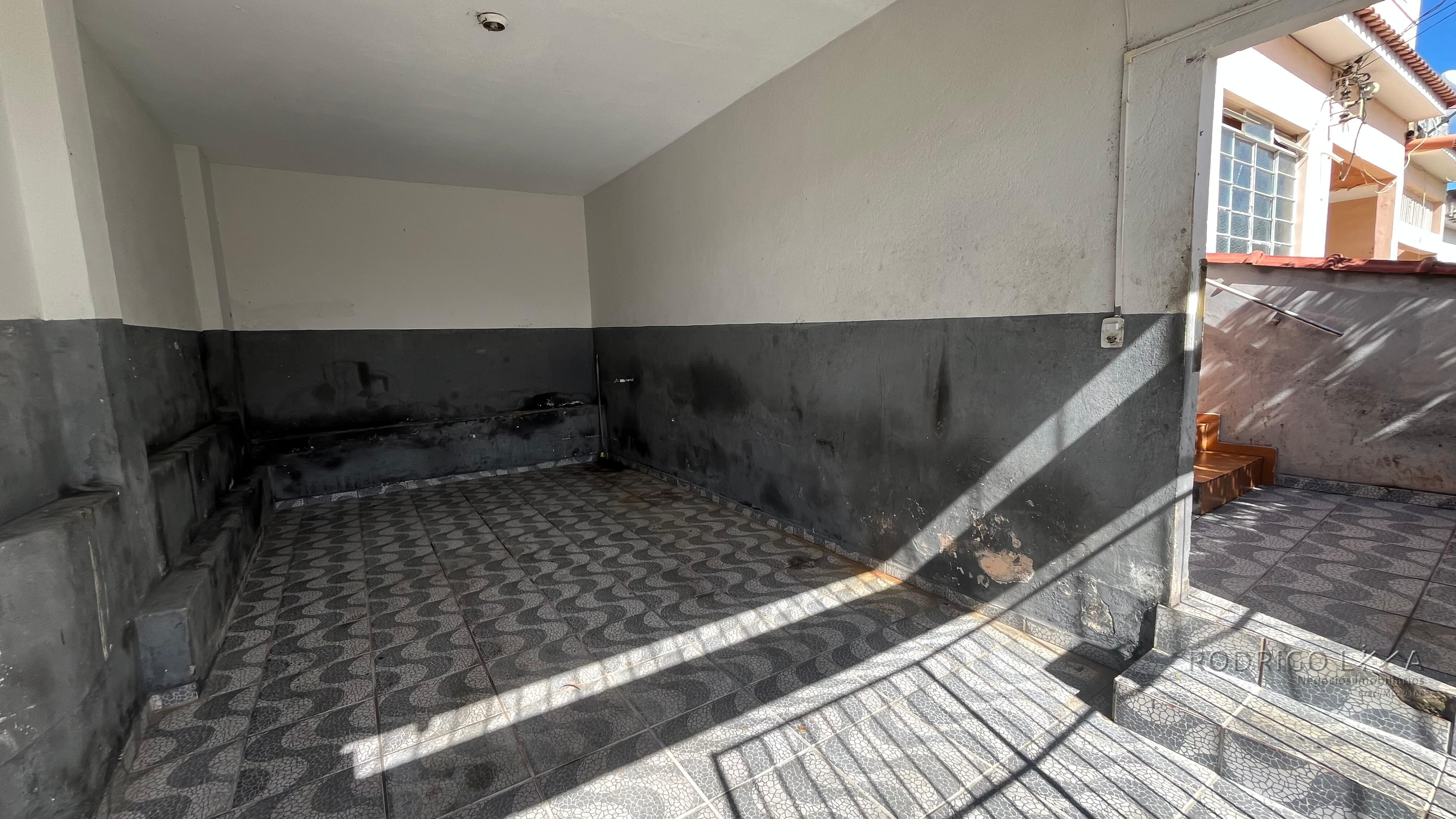 Duas casas para venda em São Lourenço MG