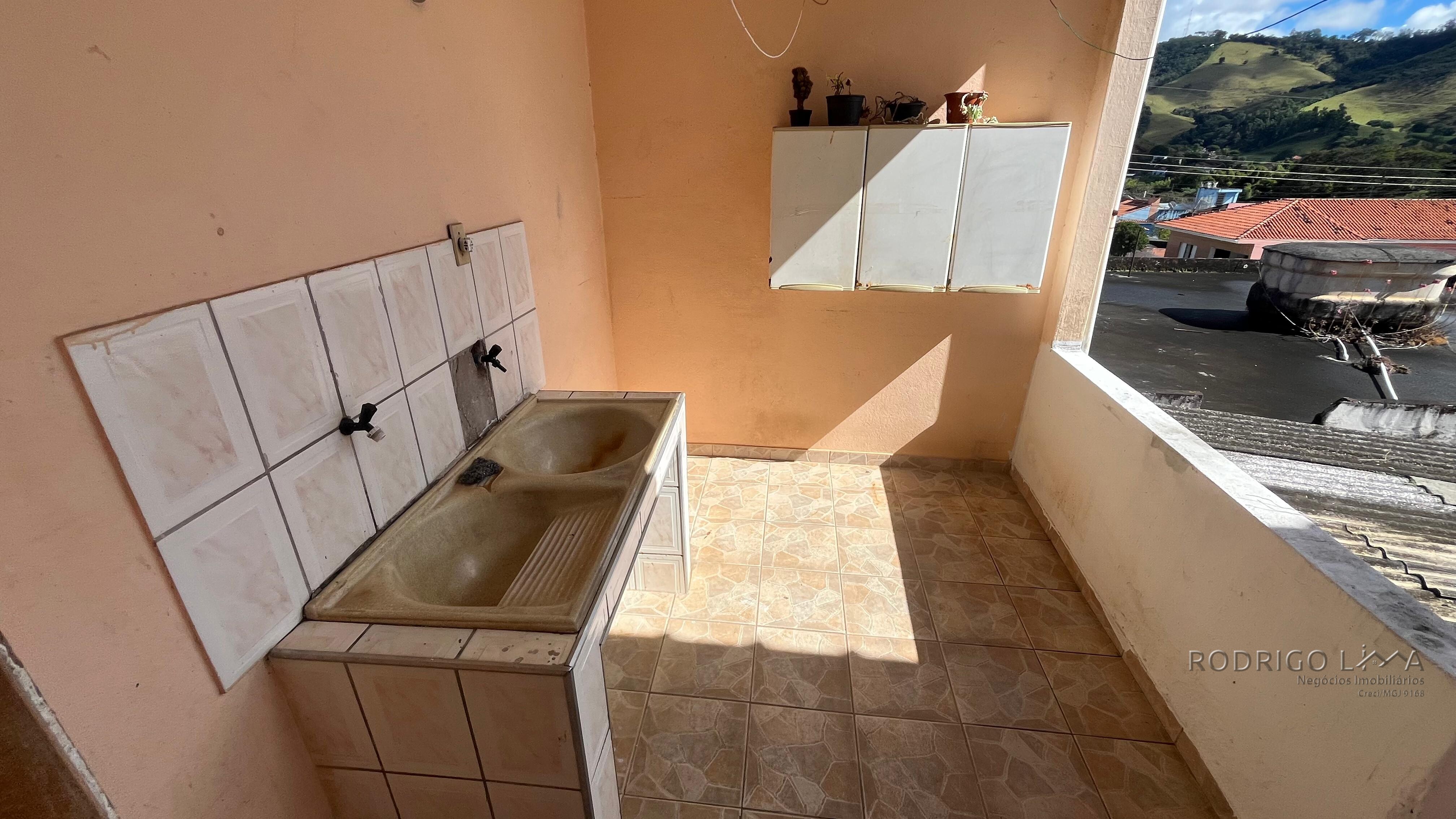 Duas casas para venda em São Lourenço MG