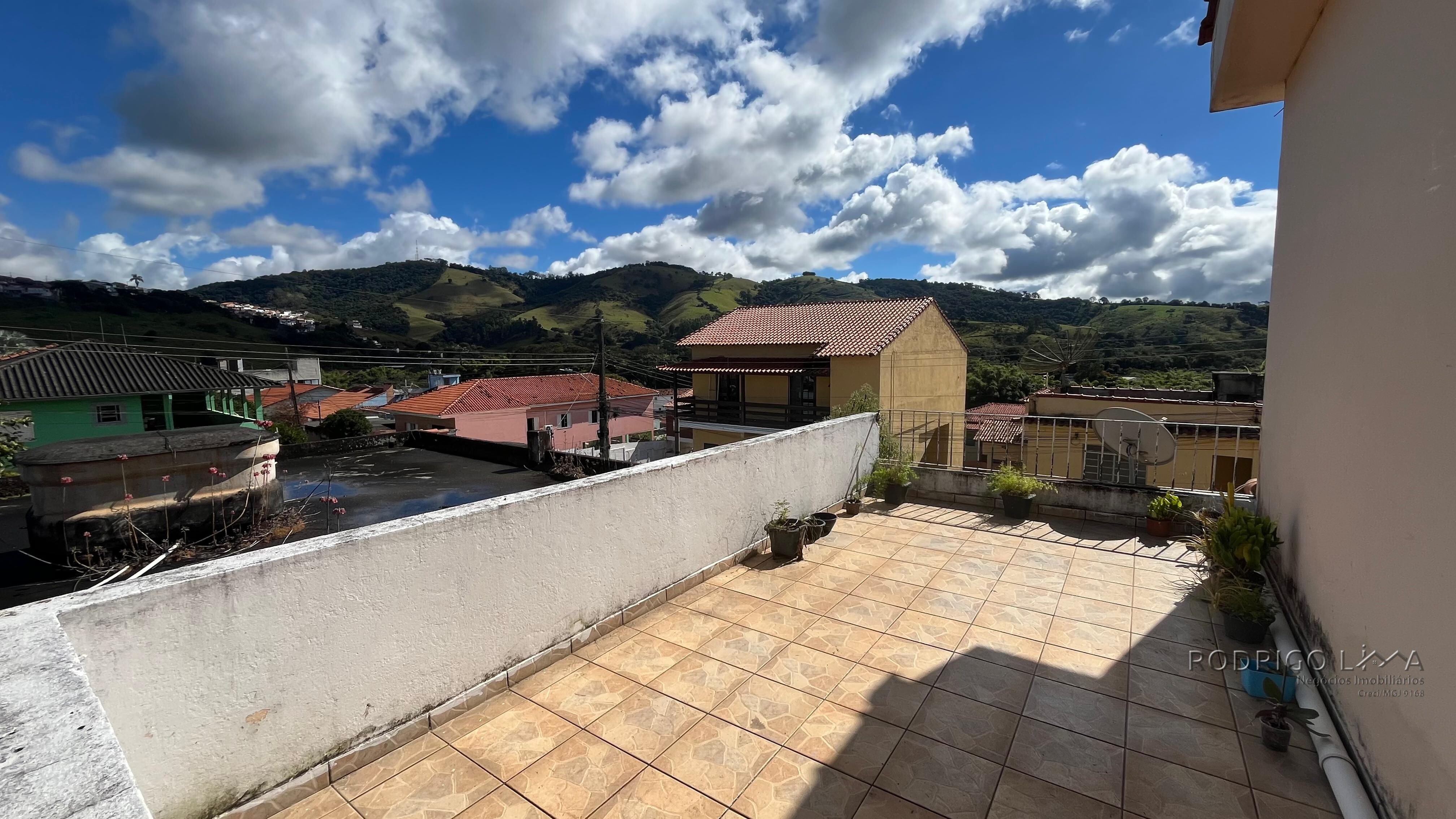 Duas casas para venda em São Lourenço MG