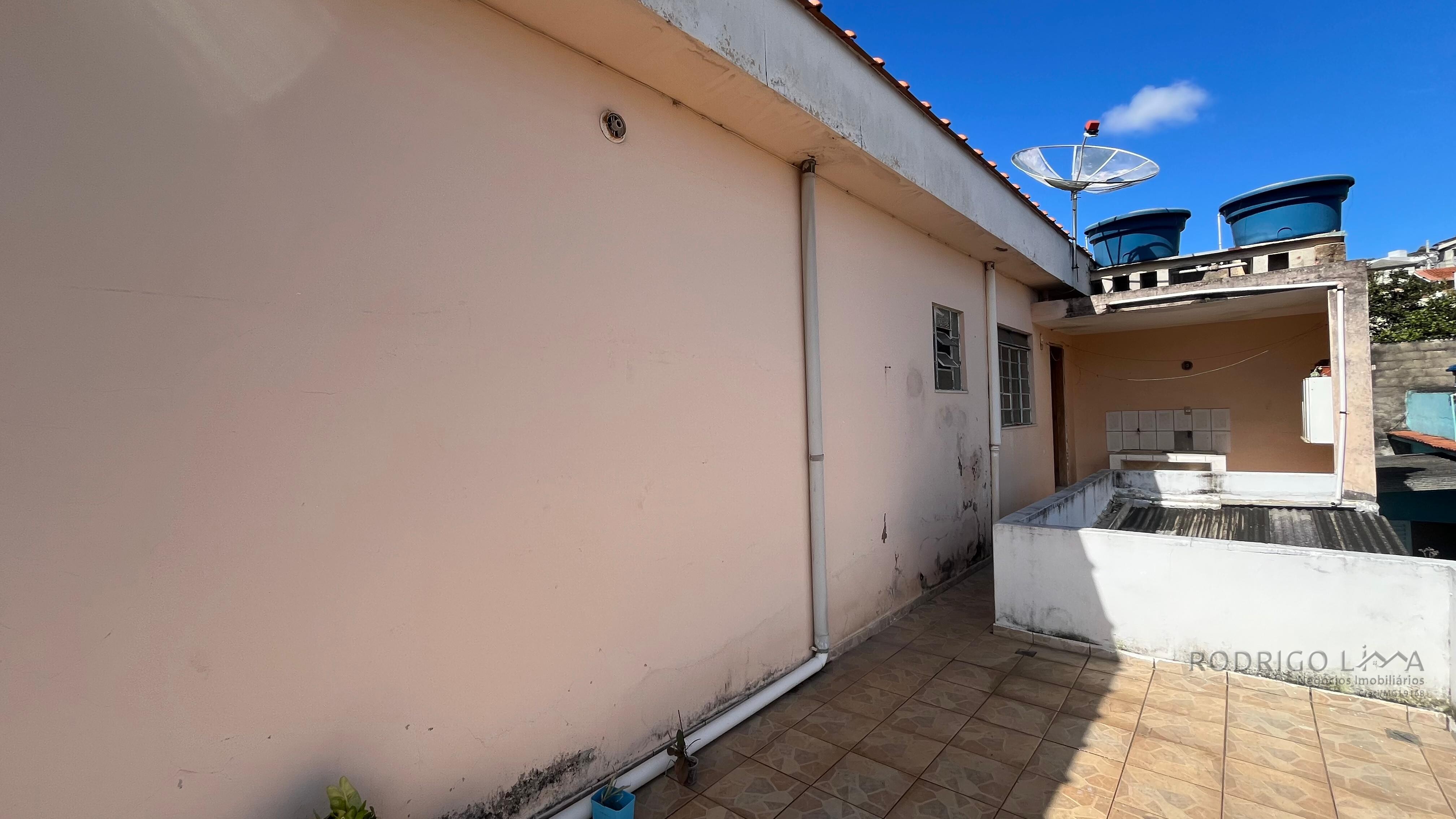Duas casas para venda em São Lourenço MG