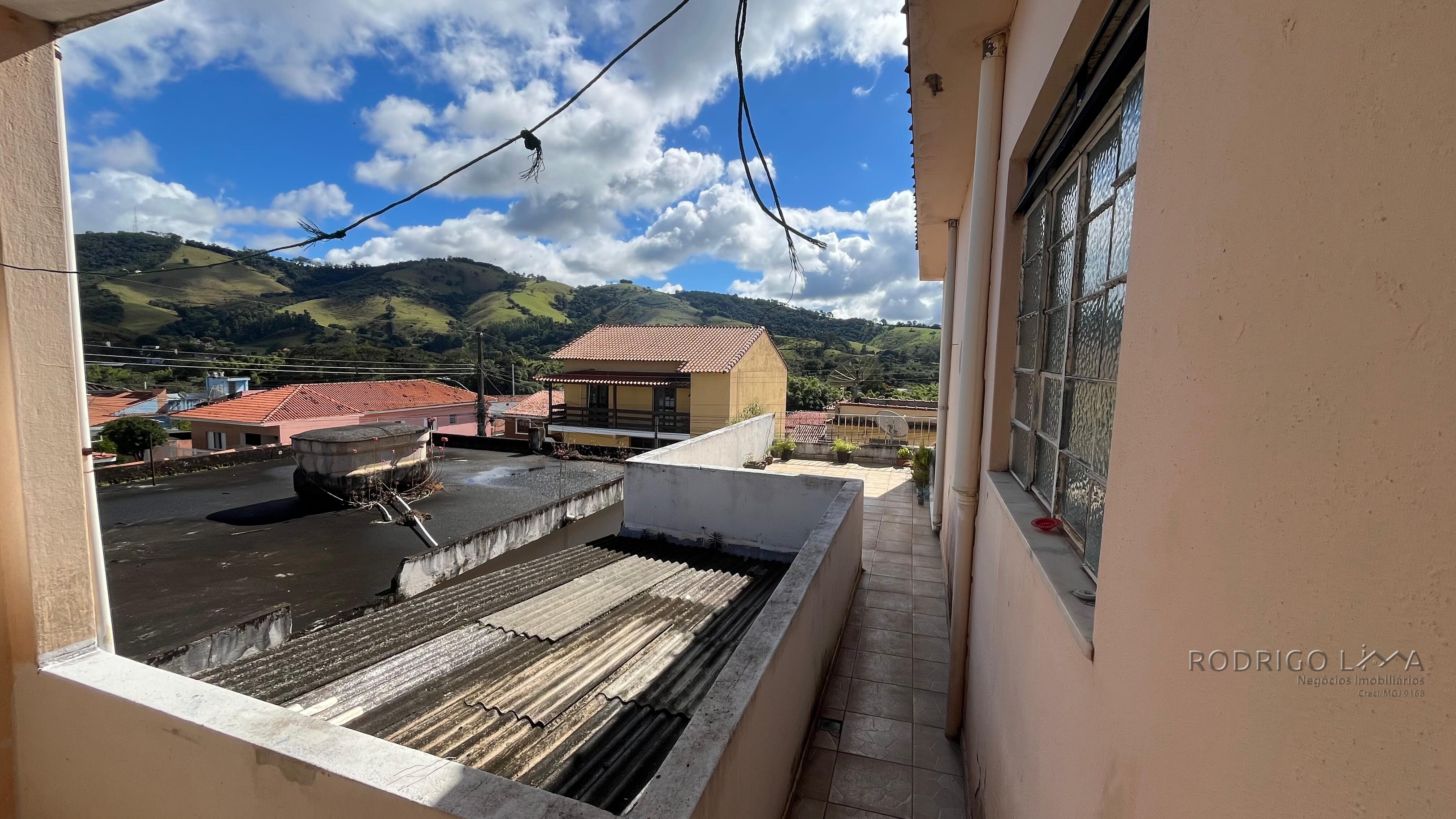 Duas casas para venda em São Lourenço MG