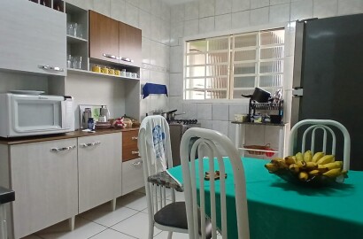 Casa para venda em São Lourenço - MG.
