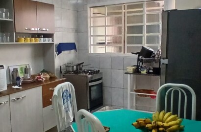Casa para venda em São Lourenço - MG.