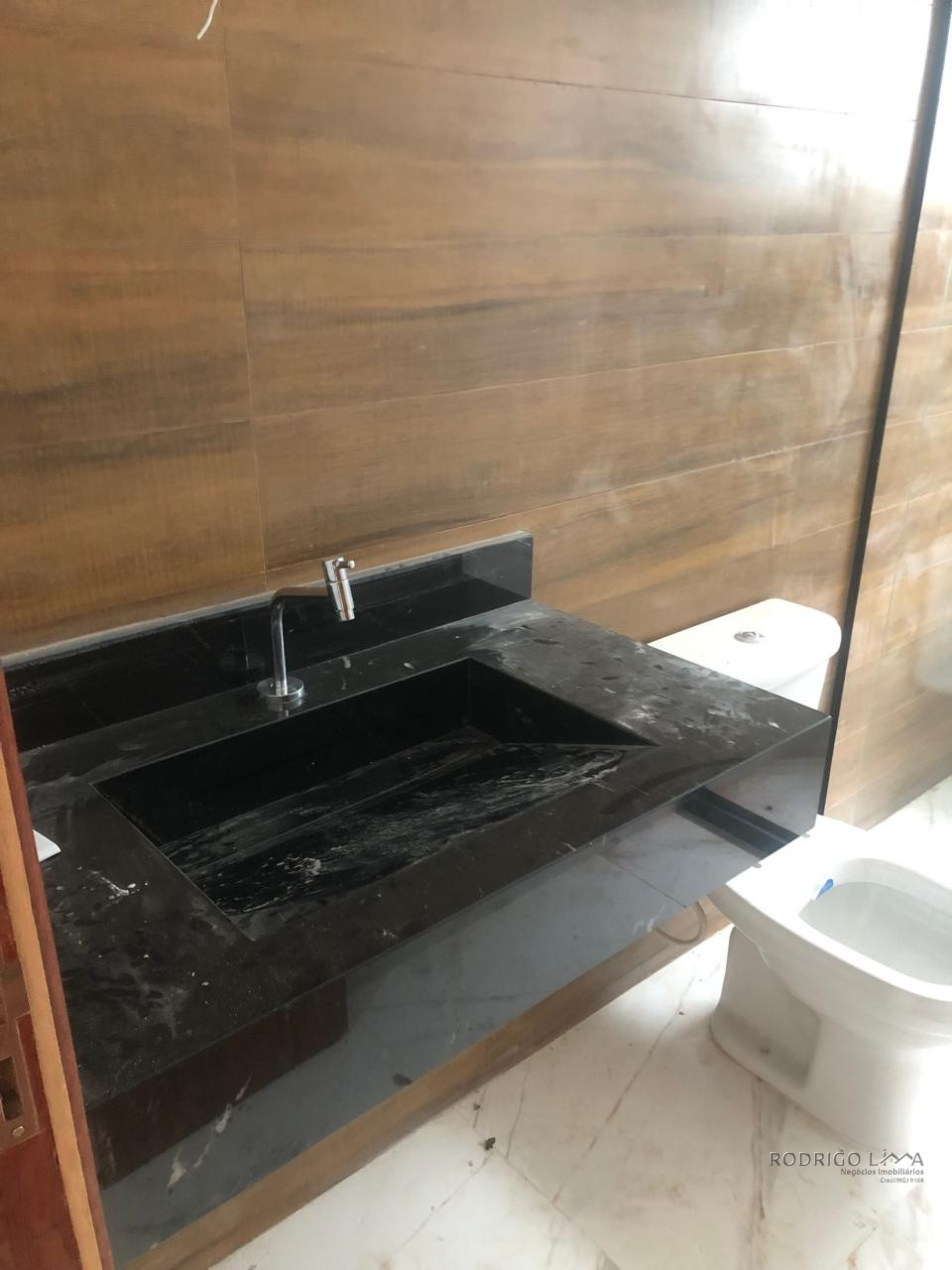 Linda casa para venda em São Lourenço - MG.