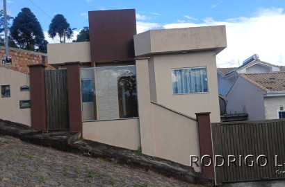Casa para venda em São Lourenço - MG.