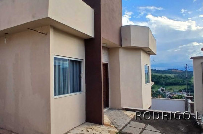 Casa para venda em São Lourenço - MG.