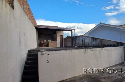 Casa para venda em São Lourenço - MG.