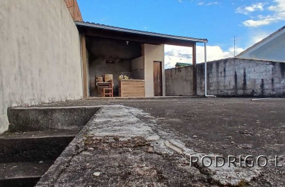 Casa para venda em São Lourenço - MG.