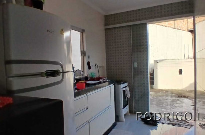 Casa para venda em São Lourenço - MG.