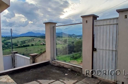 Casa para venda em São Lourenço - MG.