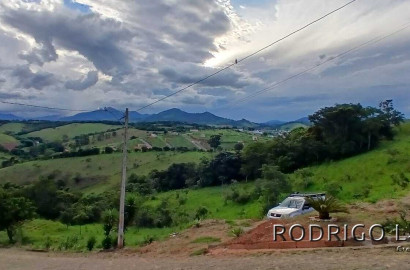 Casa para venda em São Lourenço - MG.