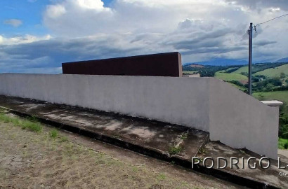 Casa para venda em São Lourenço - MG.