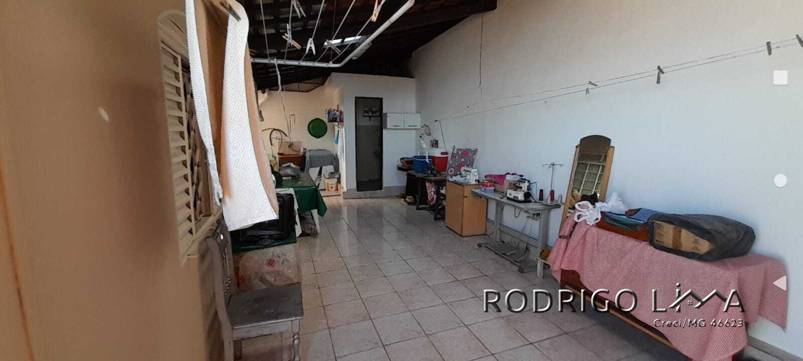 Casa para venda em São Lourenço - MG.