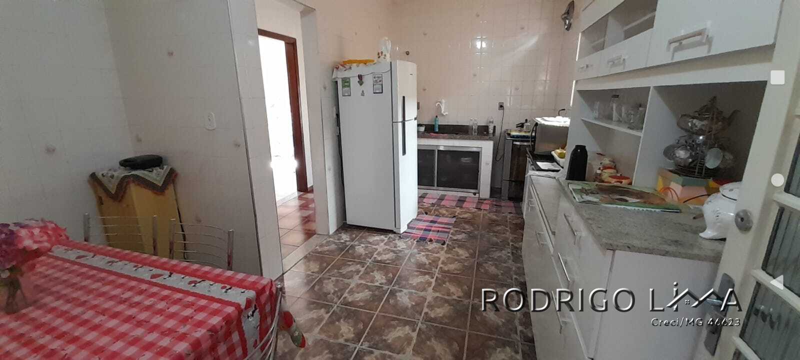 Casa para venda em São Lourenço - MG.