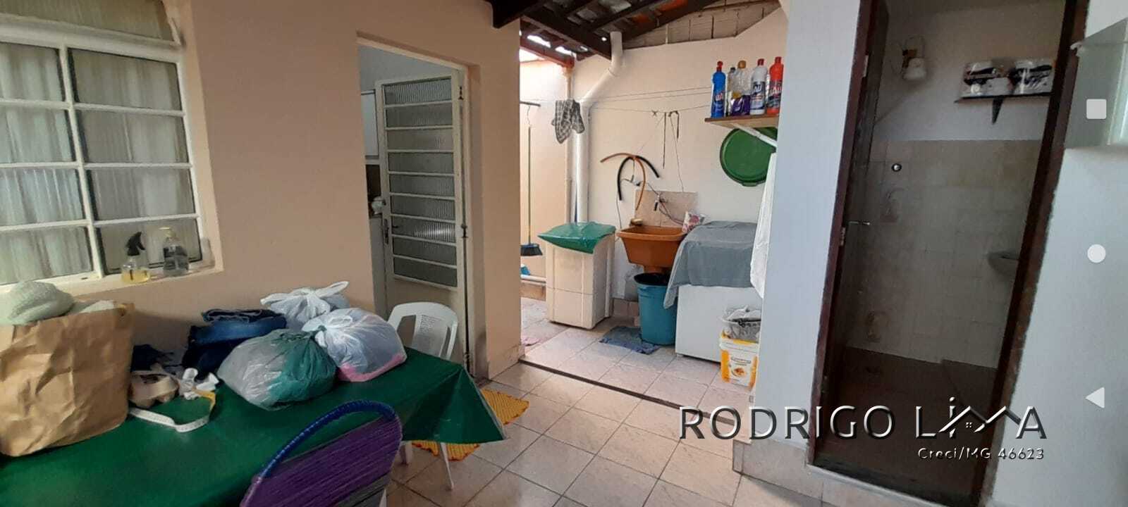 Casa para venda em São Lourenço - MG.