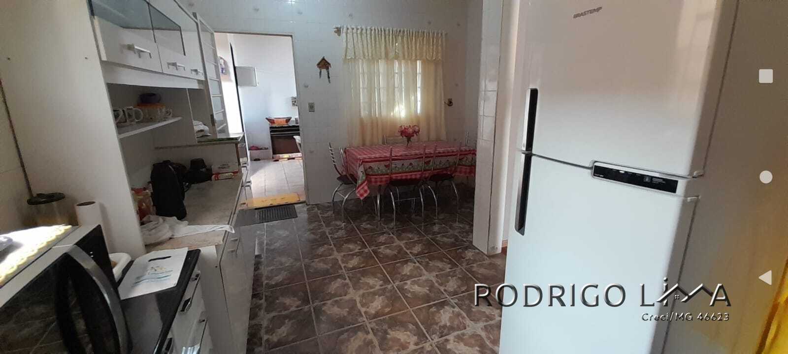 Casa para venda em São Lourenço - MG.