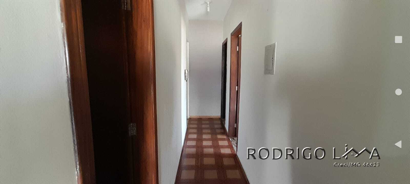 Casa para venda em São Lourenço - MG.