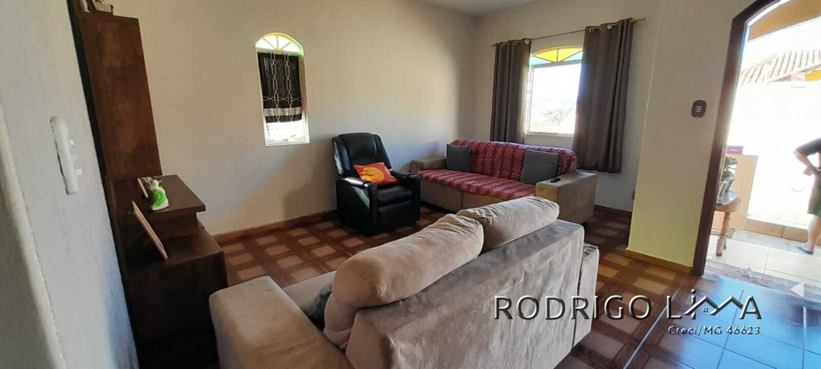 Casa para venda em São Lourenço - MG.