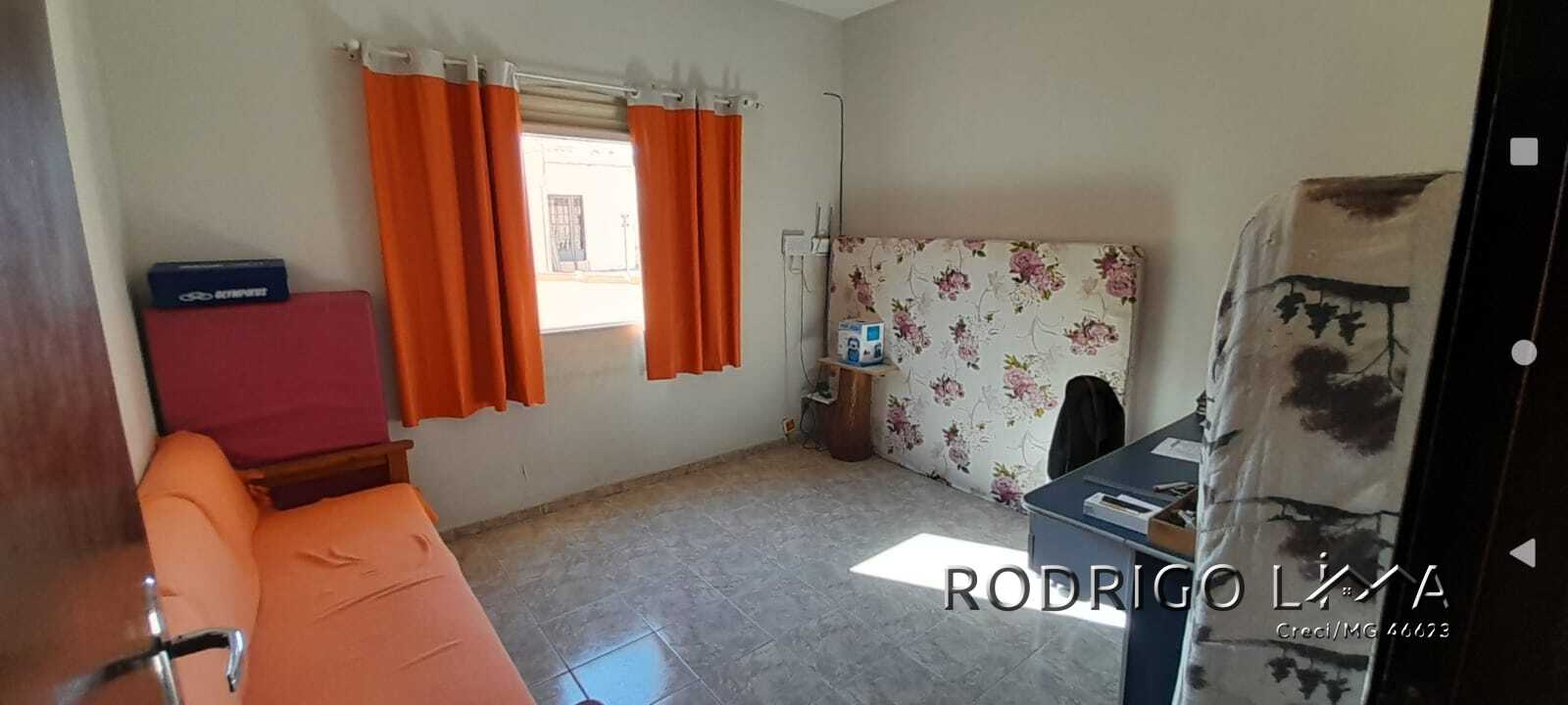 Casa para venda em São Lourenço - MG.