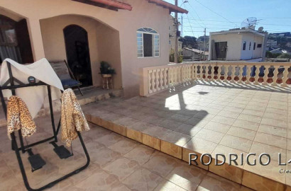 Casa para venda em São Lourenço - MG.