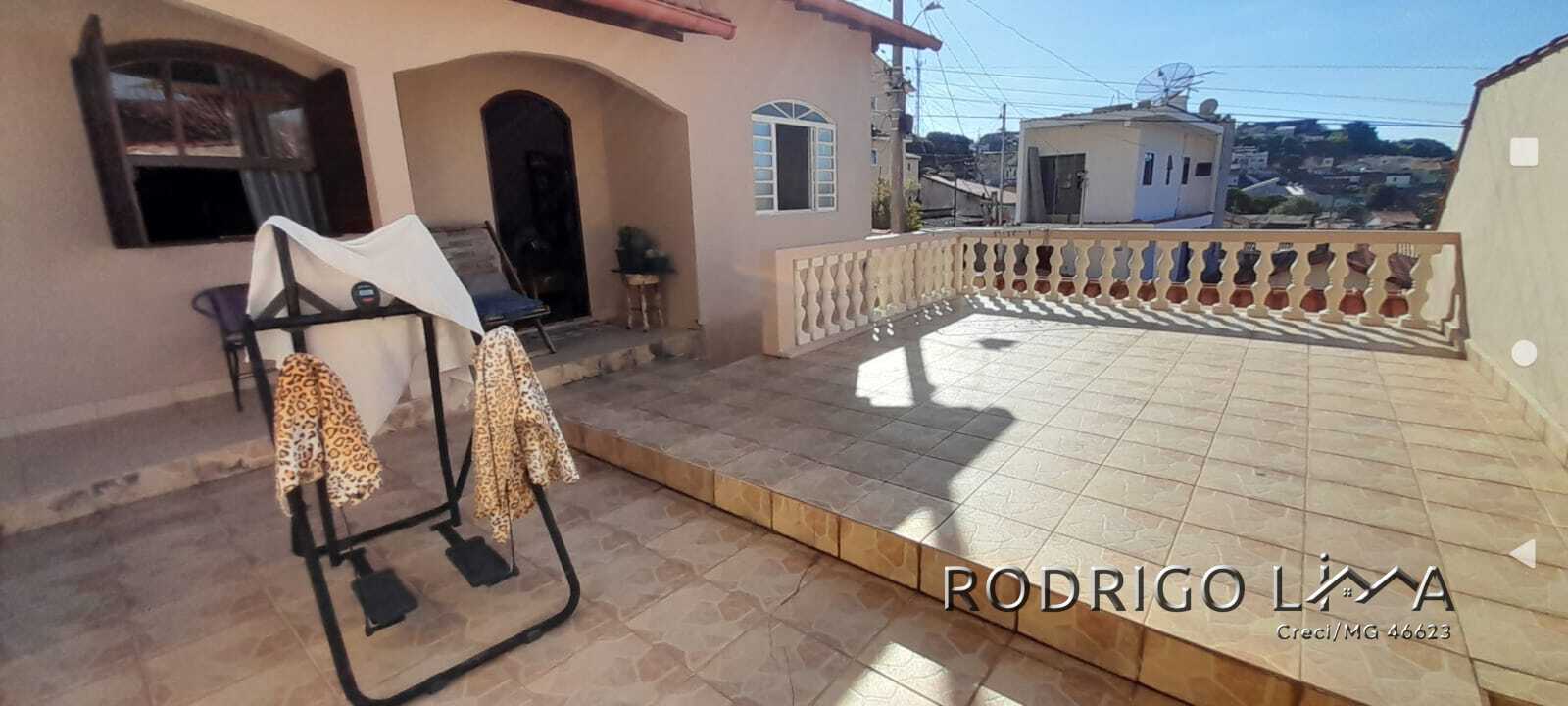 Casa para venda em São Lourenço - MG.