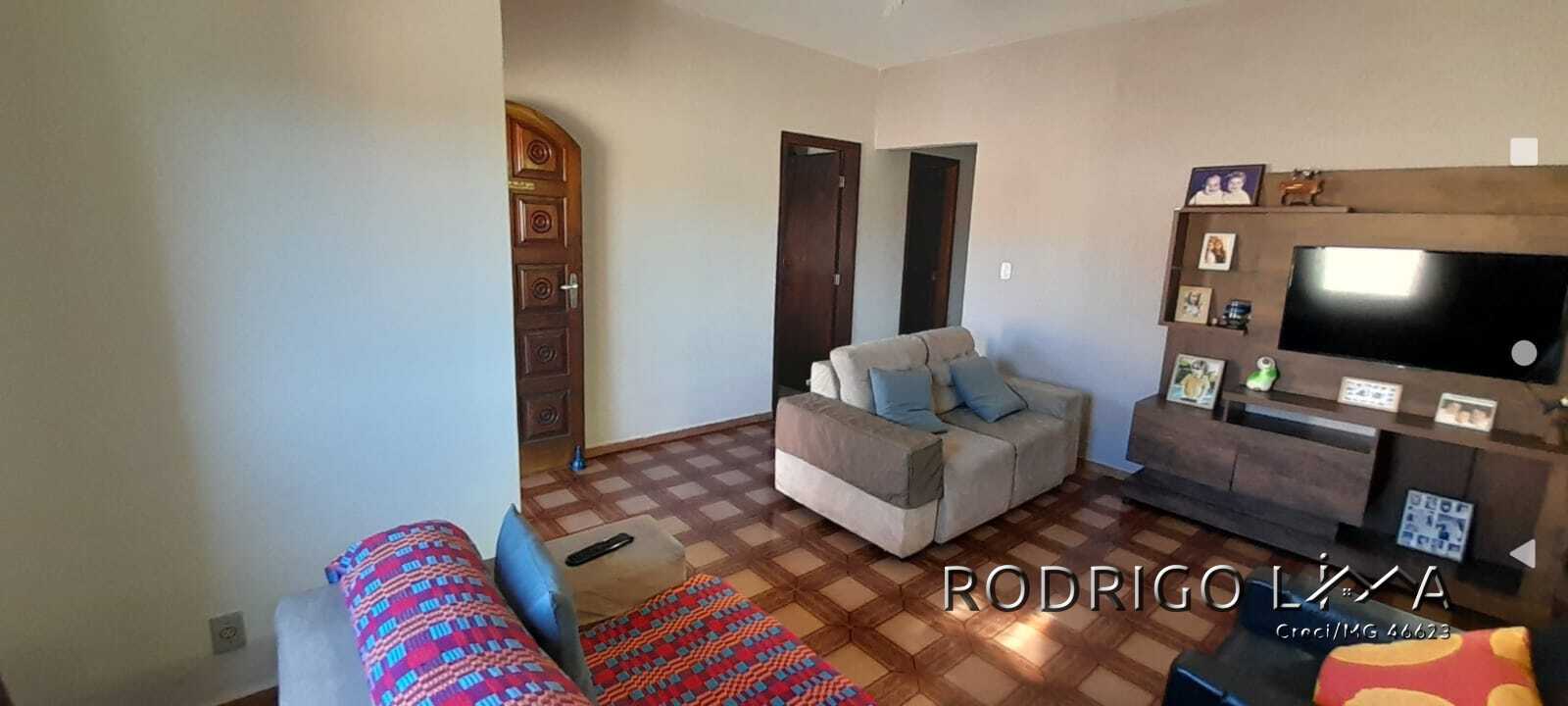 Casa para venda em São Lourenço - MG.