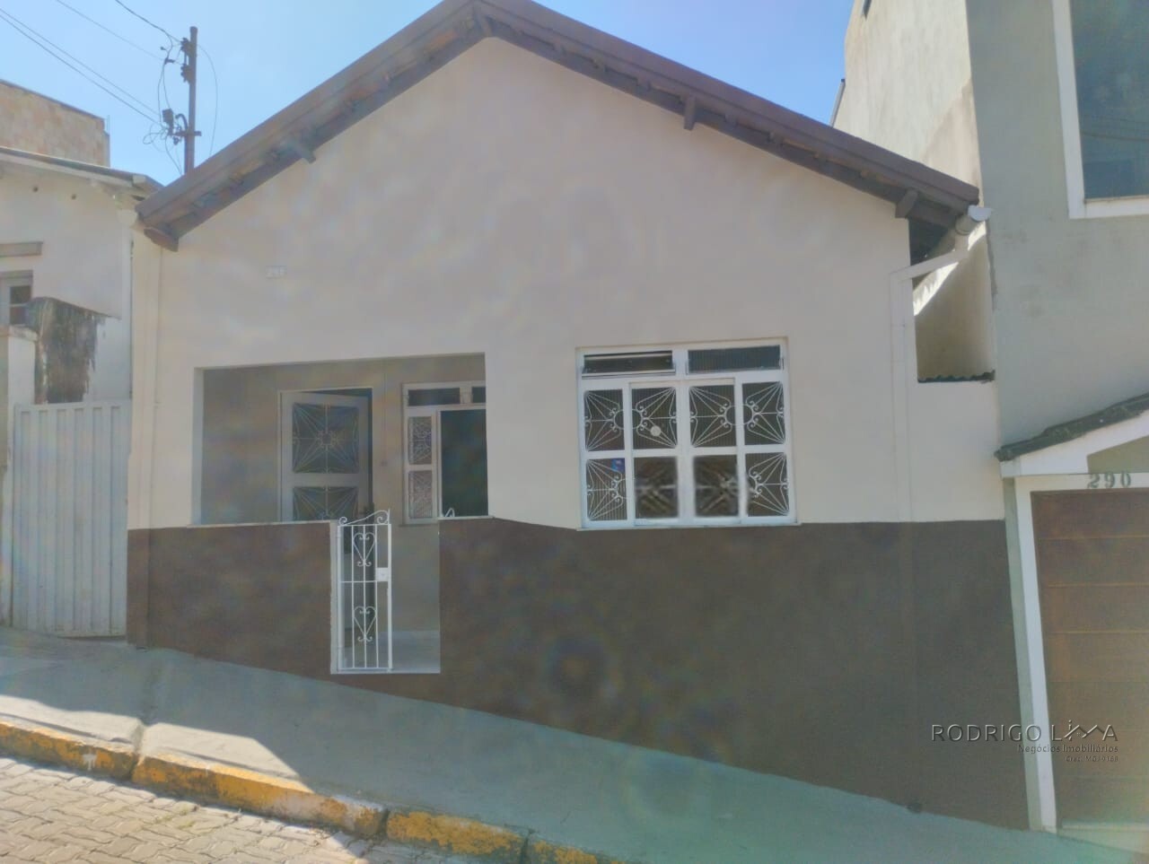 Casa para venda em São Lourenço - MG.