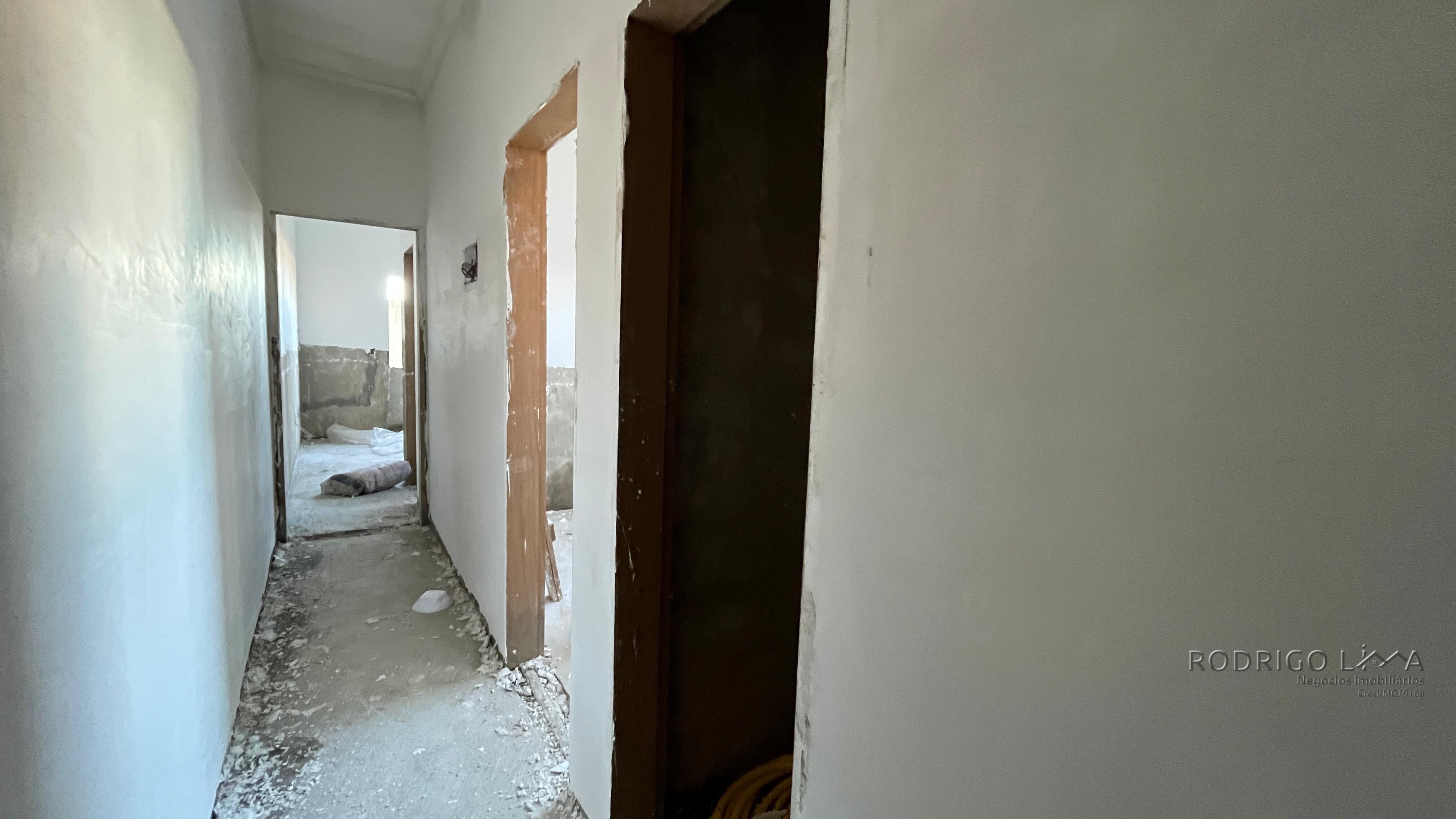 Casa em fase de acabamento para venda em São Lourenço - MG.