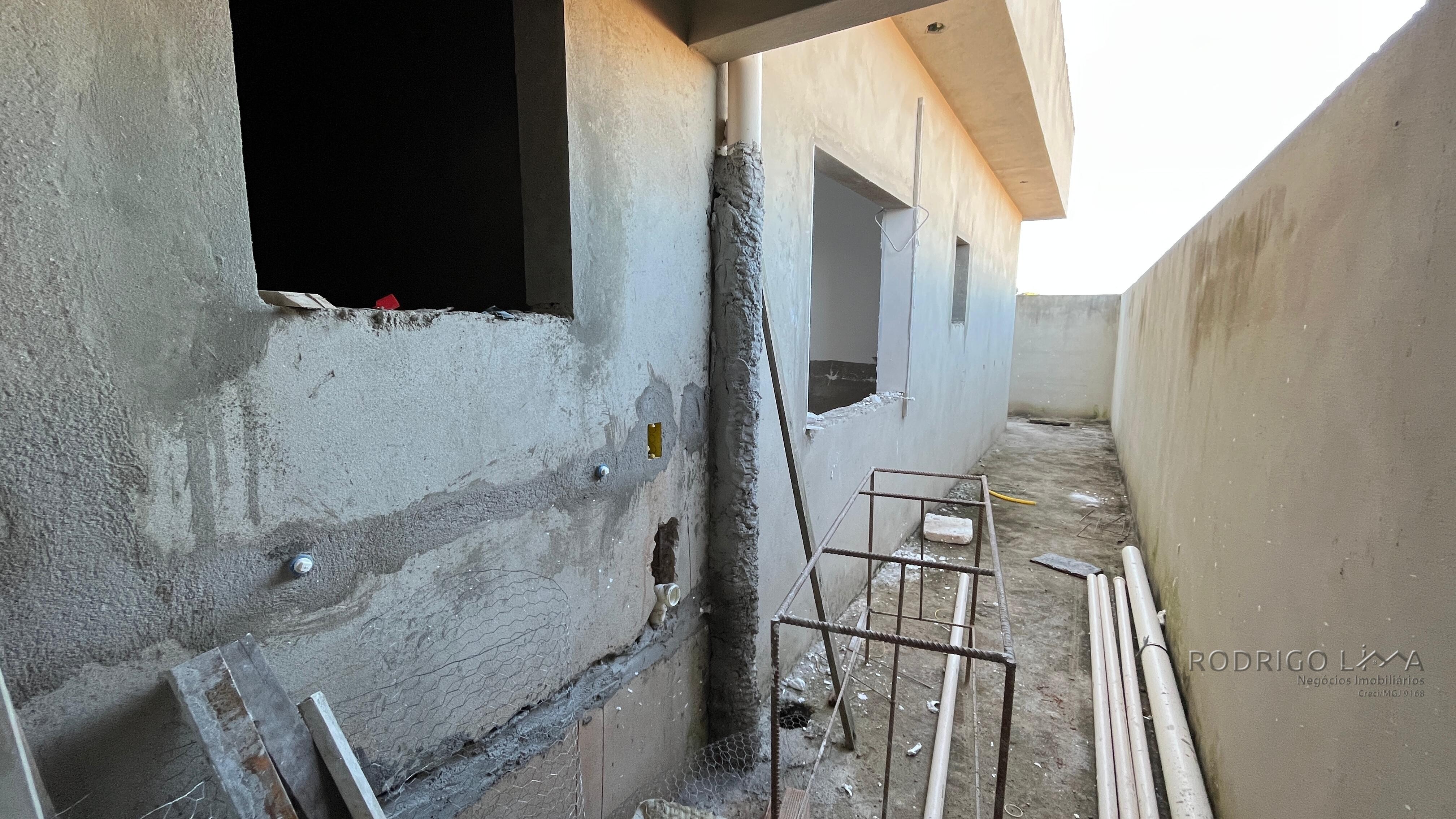 Casa em fase de acabamento para venda em São Lourenço - MG.