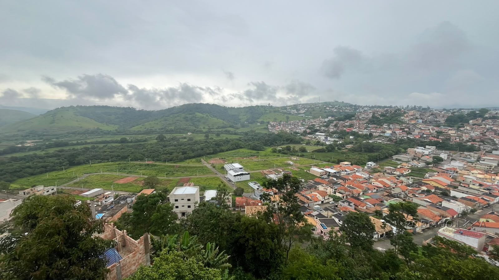 Casa + 5 kitnets para venda em São Lourenço MG