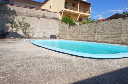 Linda casa a Venda em São Lourenço - MG.