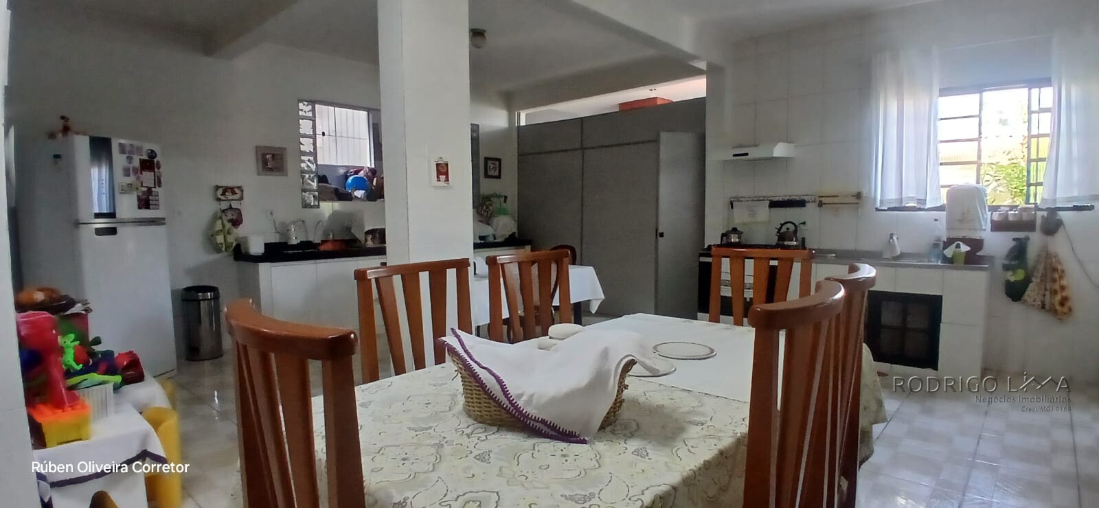 Linda casa a Venda em São Lourenço - MG.