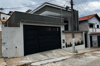 Linda casa para venda em São Lourenço - MG.