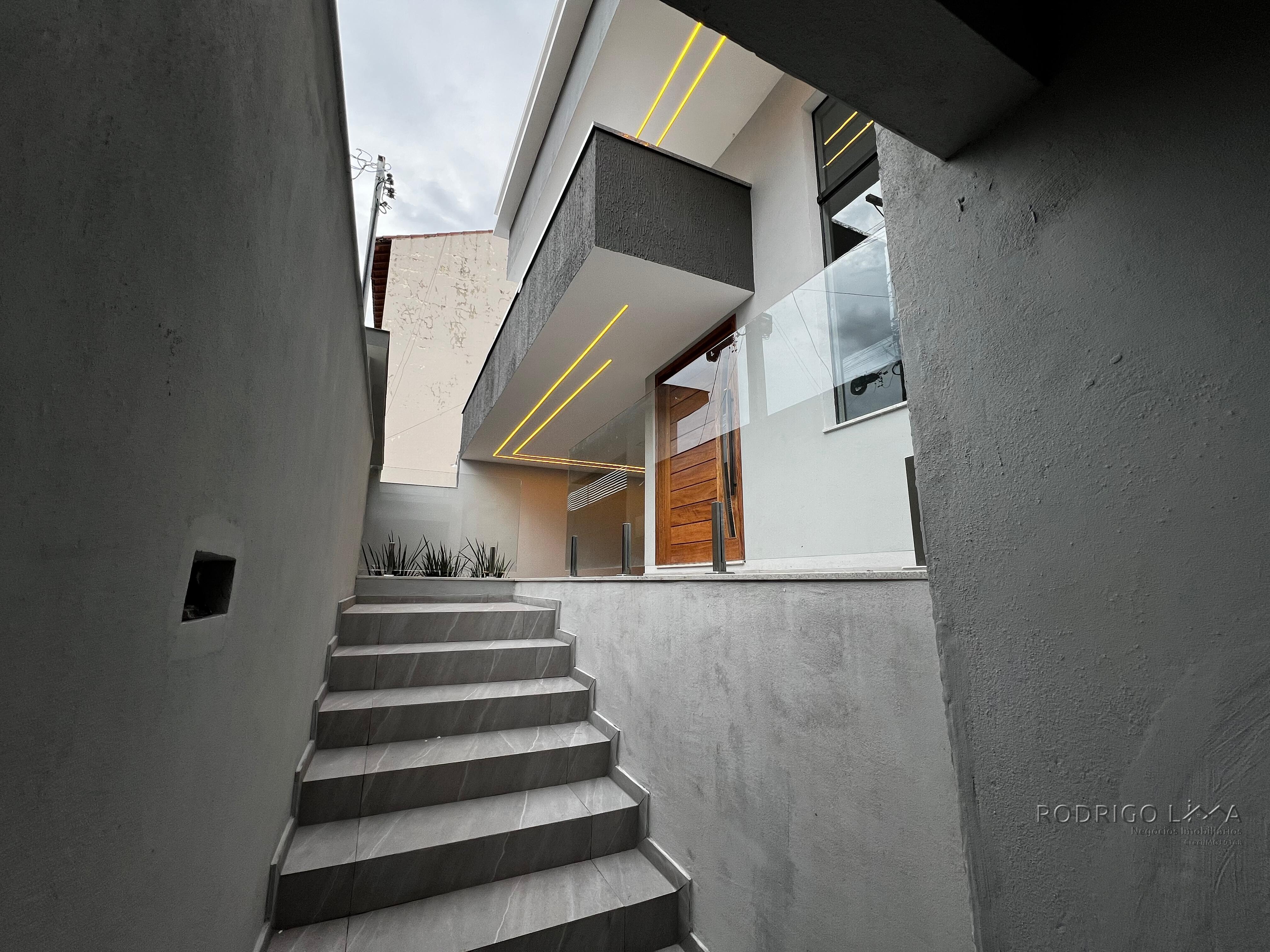 Linda casa para venda em São Lourenço - MG.