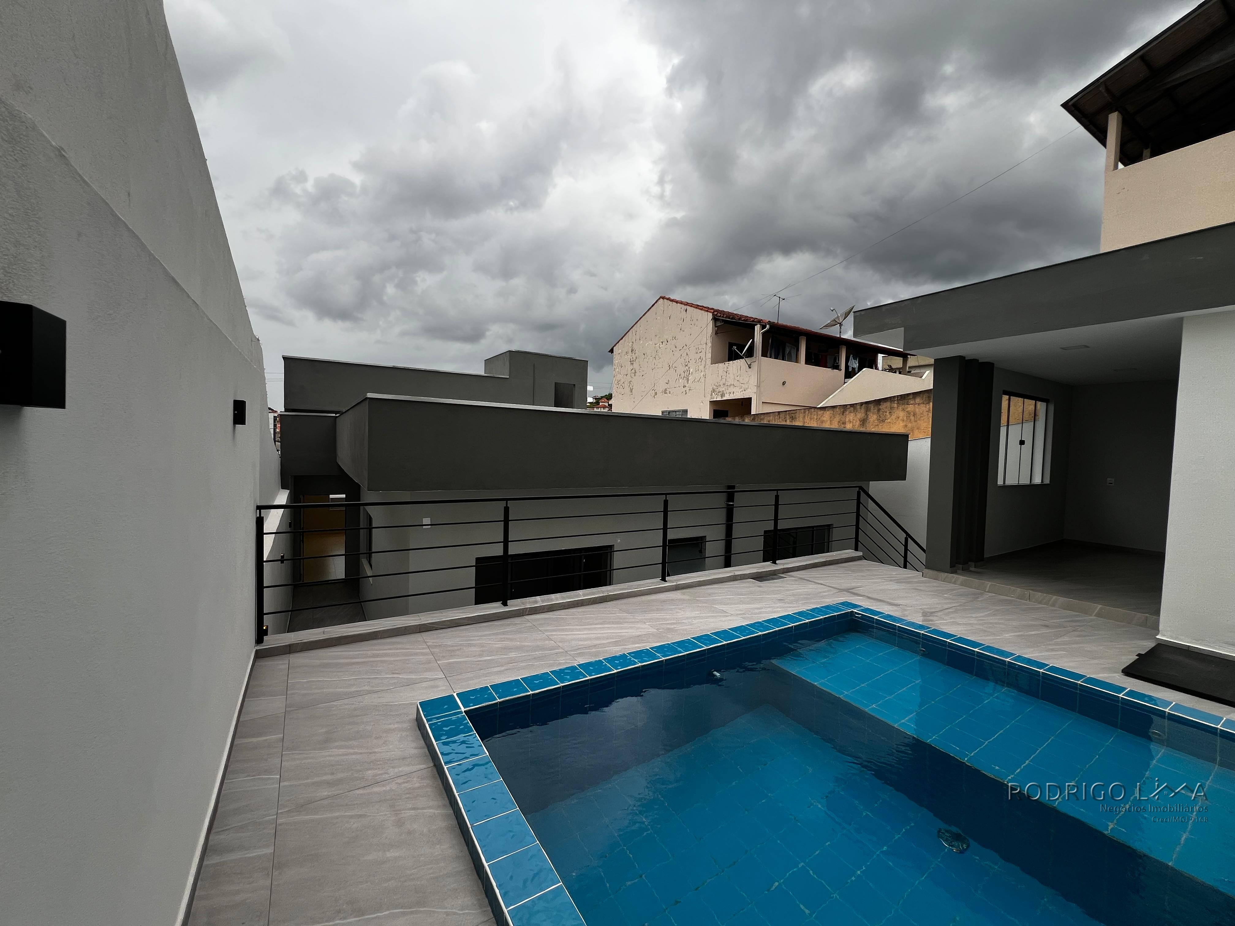 Linda casa para venda em São Lourenço - MG.