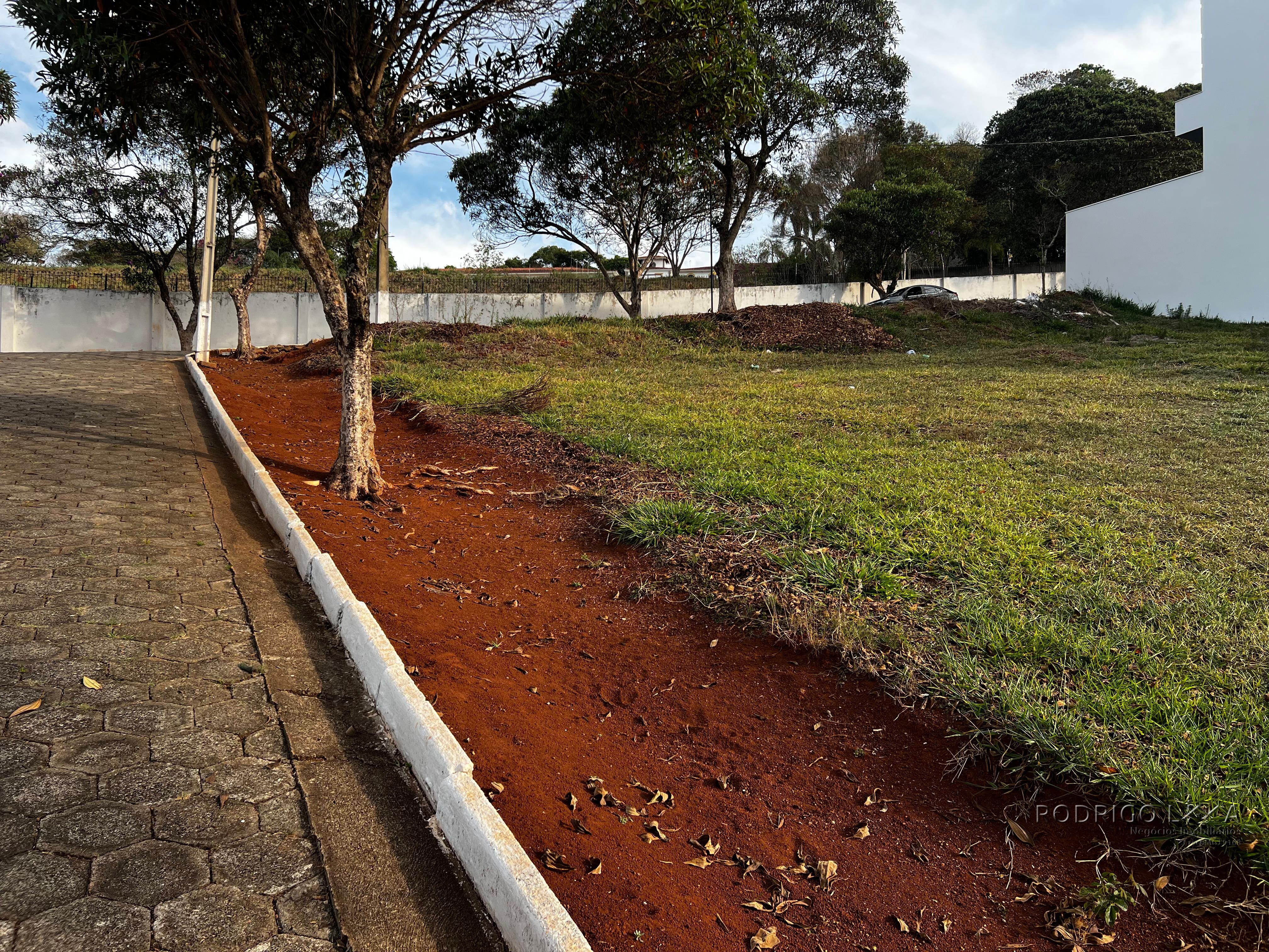Lote em condomínio de alto padrão para venda em São Lourenço MG.