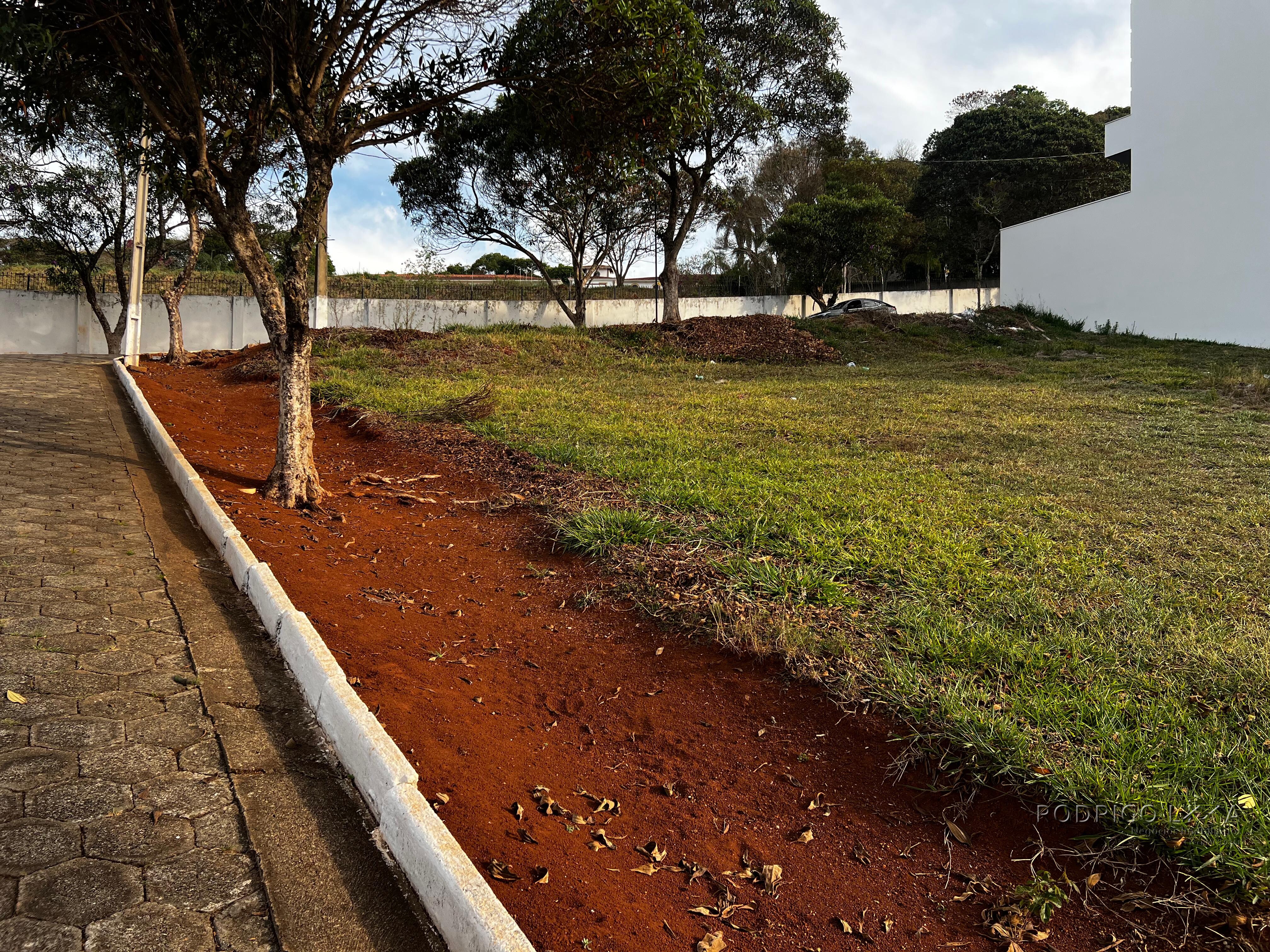 Lote em condomínio de alto padrão para venda em São Lourenço MG.