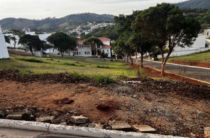 Lote em condomínio de alto padrão para venda em São Lourenço MG.