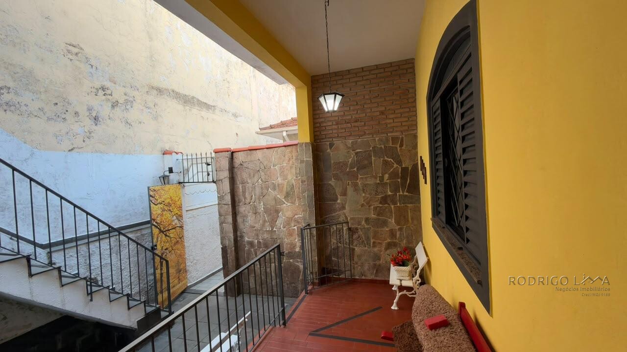 Casa para venda no Centro de São Lourenço-MG.