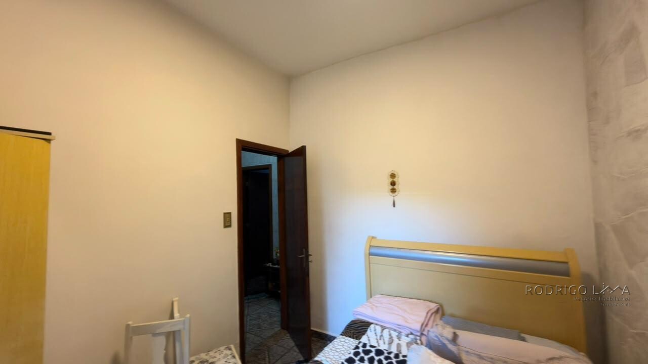 Casa para venda no Centro de São Lourenço-MG.