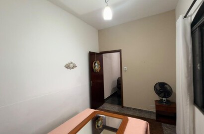 Casa para venda no Centro de São Lourenço-MG.