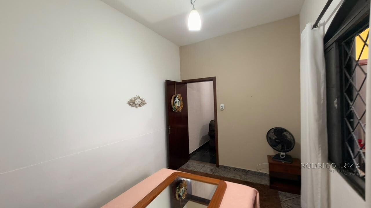 Casa para venda no Centro de São Lourenço-MG.