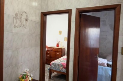 Casa para venda no Centro de São Lourenço-MG.