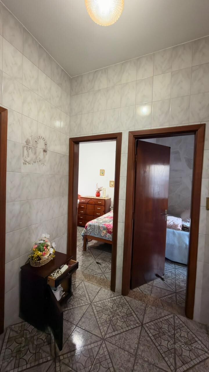 Casa para venda no Centro de São Lourenço-MG.