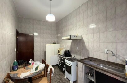 Casa para venda no Centro de São Lourenço-MG.