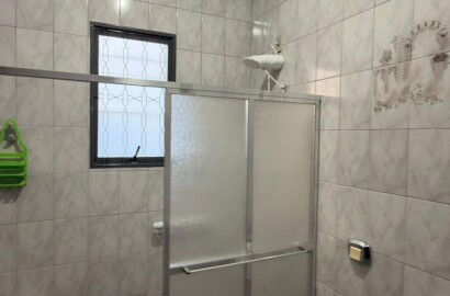 Casa para venda no Centro de São Lourenço-MG.