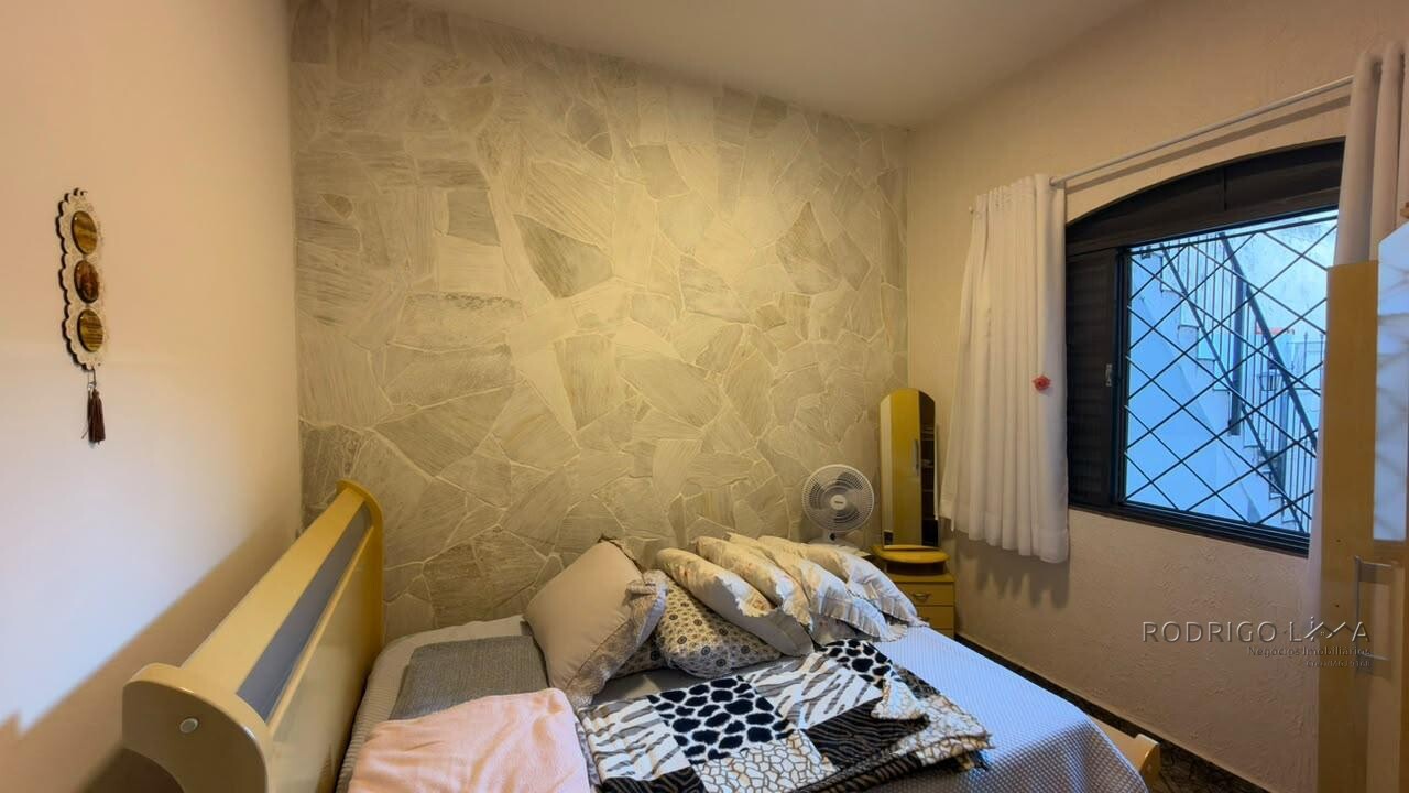 Casa para venda no Centro de São Lourenço-MG.